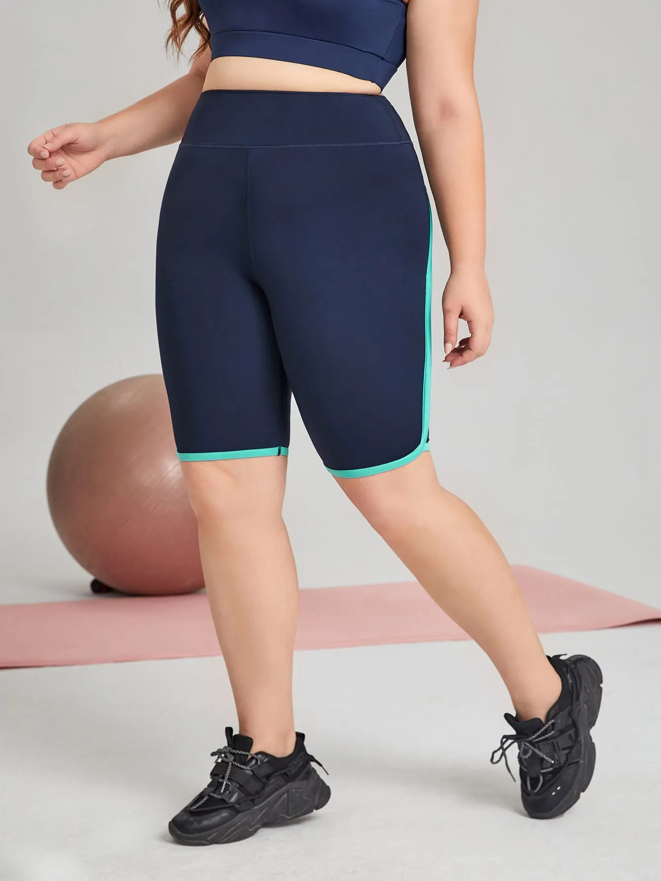 Contrast Binding High Waist Plus Size Sports Shorts