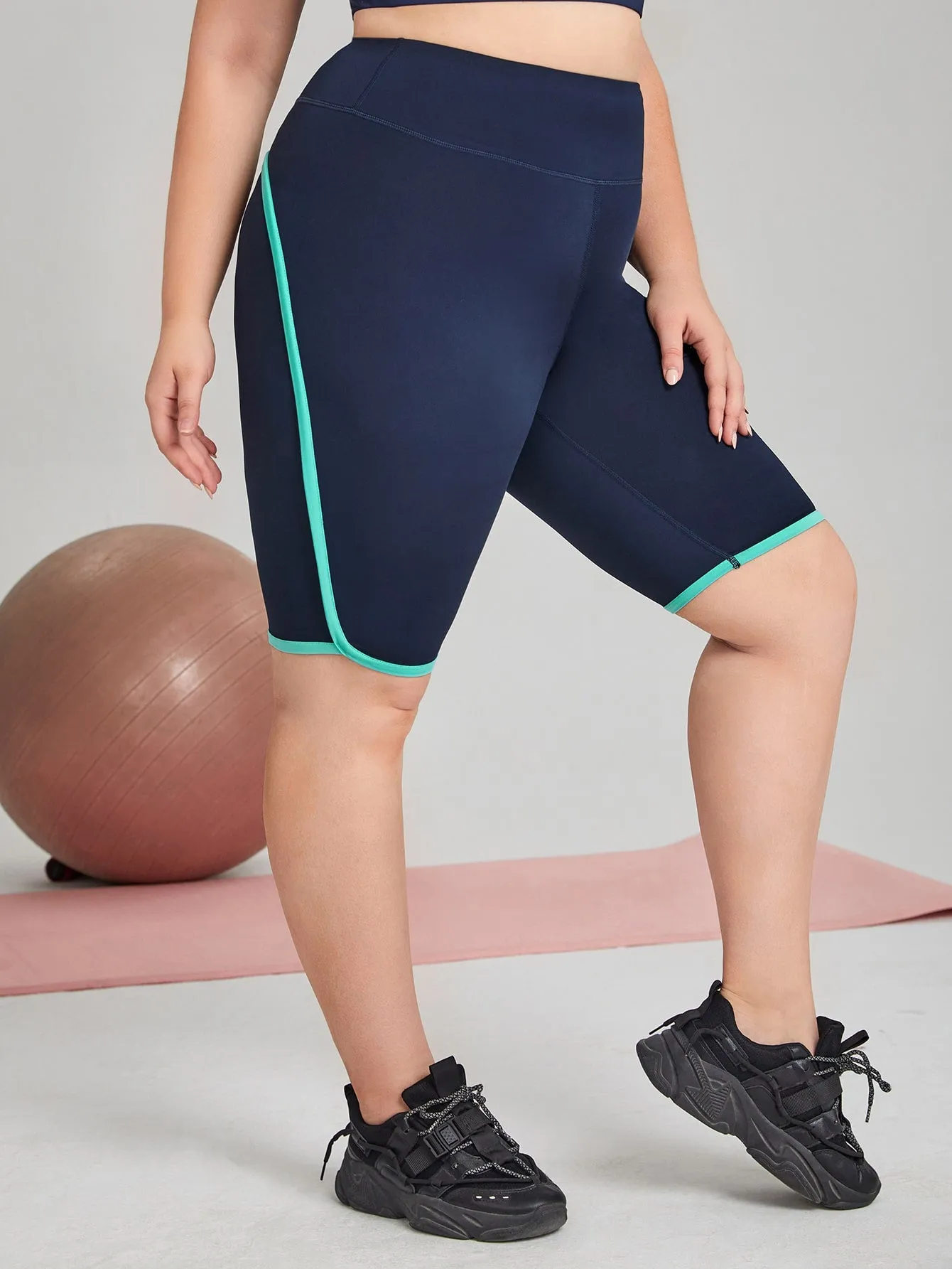 Contrast Binding High Waist Plus Size Sports Shorts