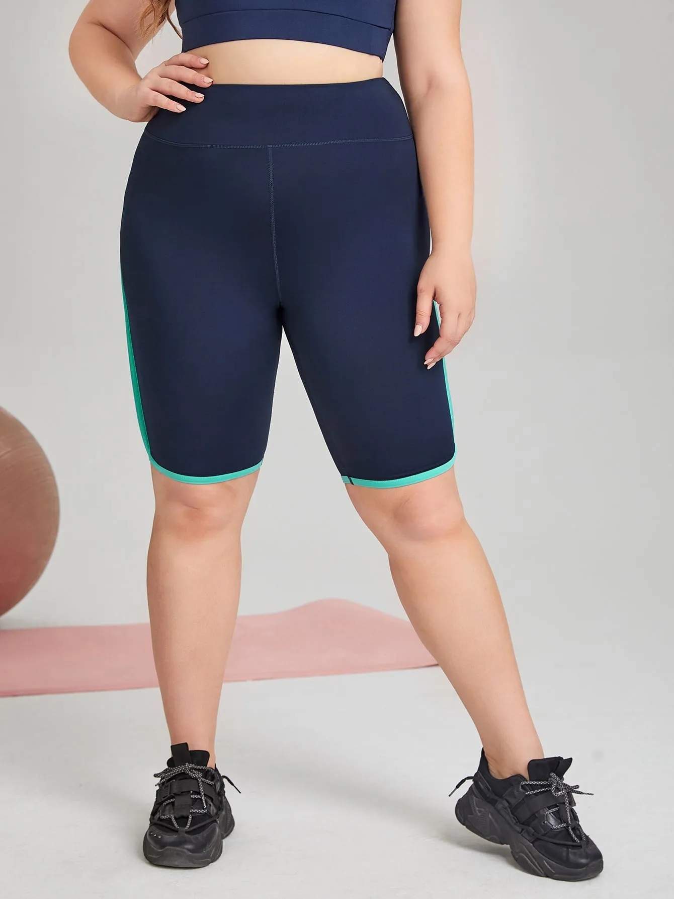 Contrast Binding High Waist Plus Size Sports Shorts