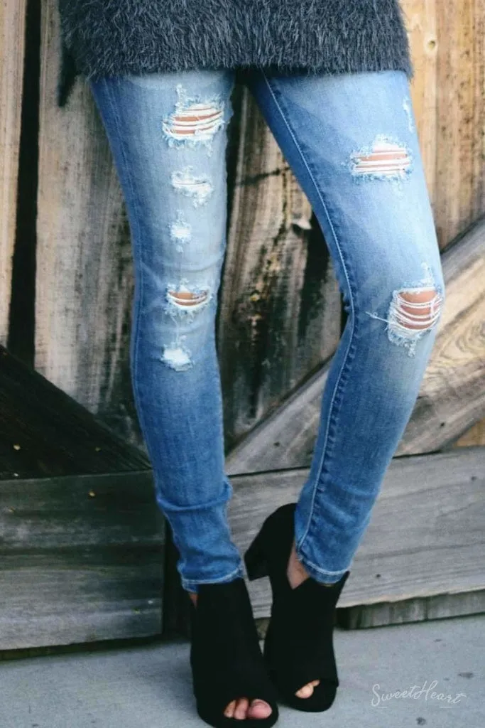 Kiss On The Chic - Distressed Skinny Jeans