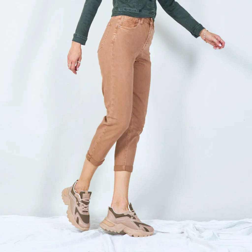 Modern high-waisted jeans with rolled hem wholesale