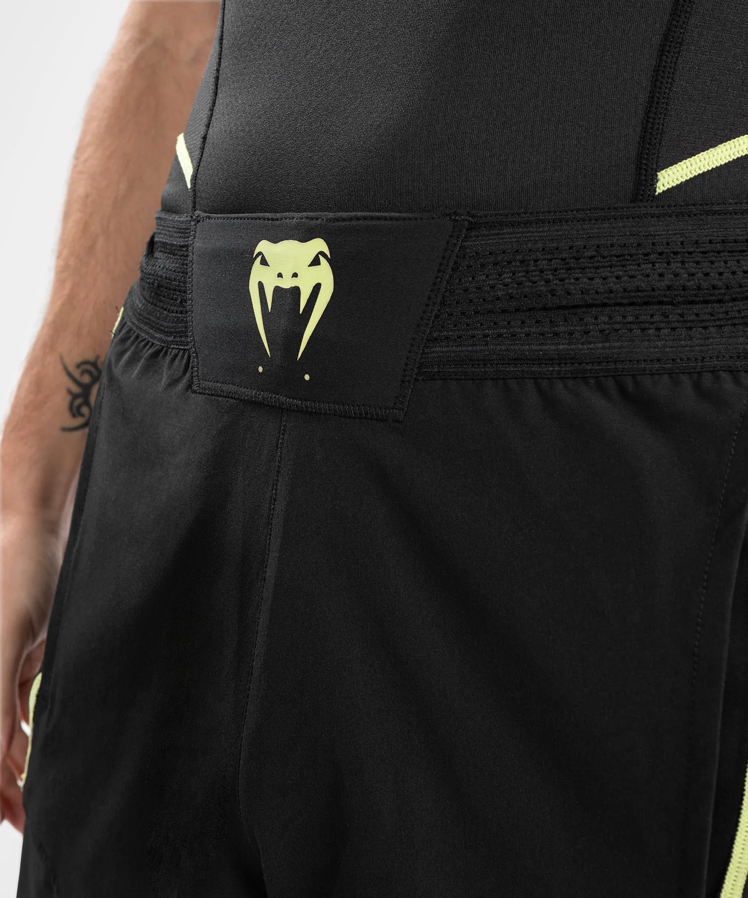 Venum Fusion 2.0 Fightshort - Black/Yellow