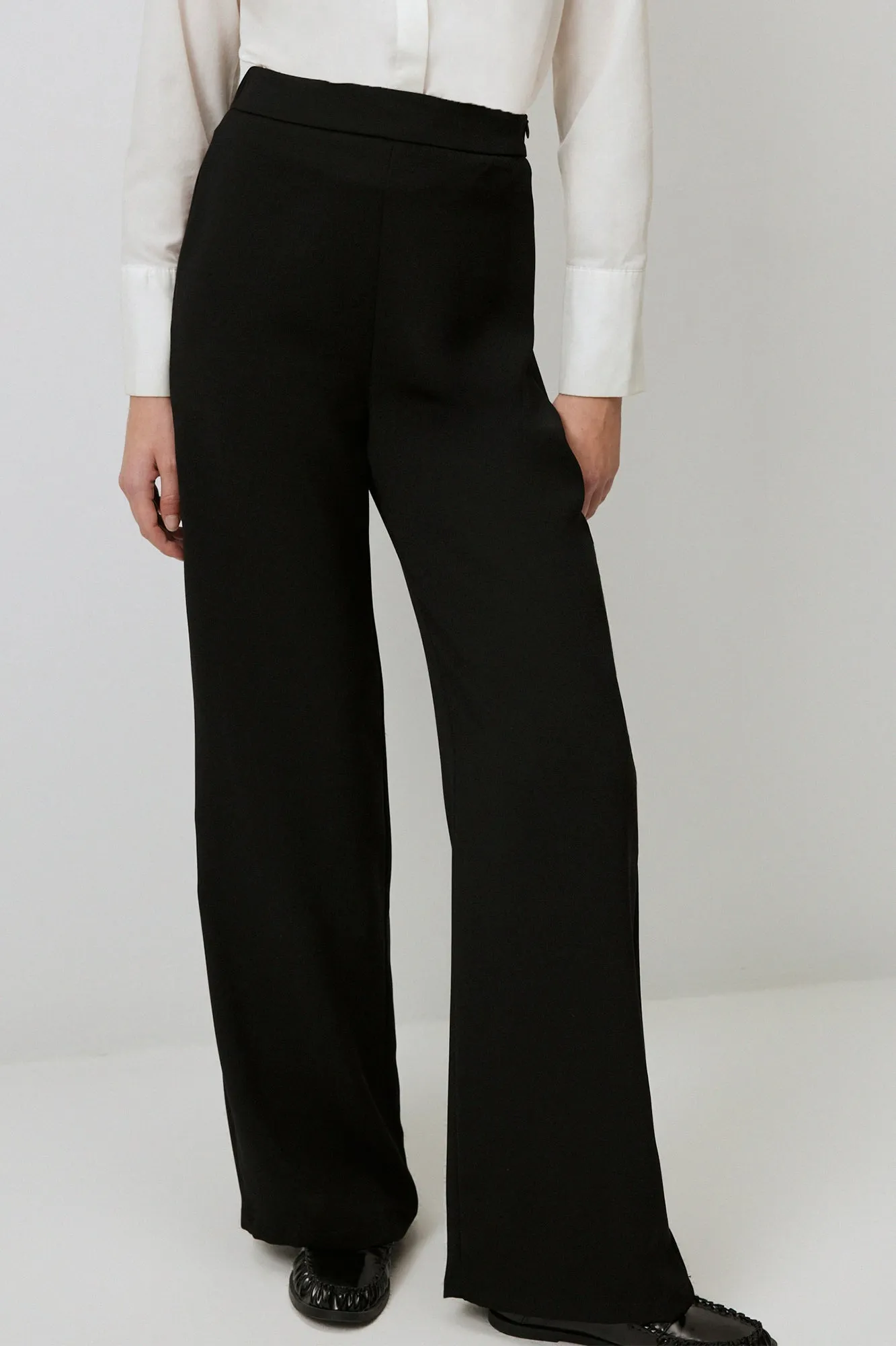 WIDE LEG CREPE TROUSERS WITH SIDE ZIPPER